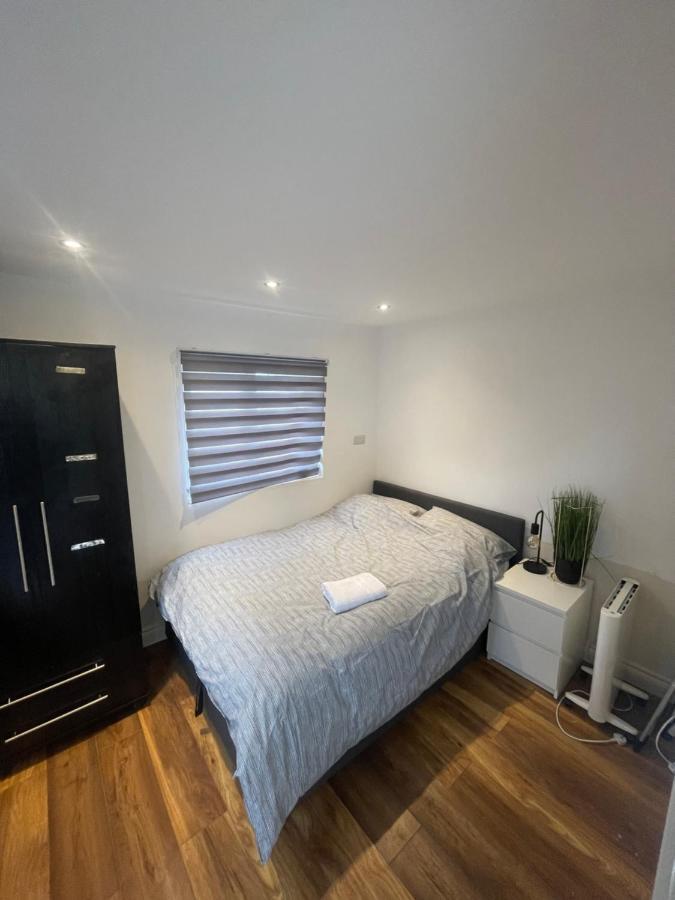 One Bedroom Annex With Private Entrance Morden  Zewnętrze zdjęcie